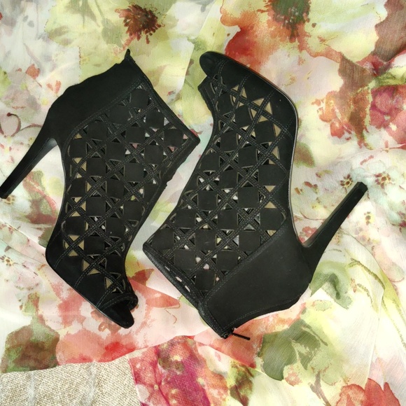 MICHAEL Michael Kors Black Laser Cut Ivy Bootie - Size 37 or US Size 7 - Picture 4 of 12